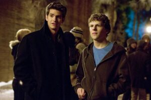 Jesse Eisenberg dan Andrew Garfield pemeran film The Social Network (Sumber ew.com)