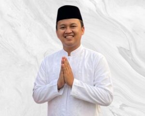 ANdi PEci Koko Putih Hadap Kiri